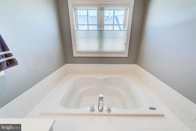 947 HARRISON CIR, Alexandria, VA 22304