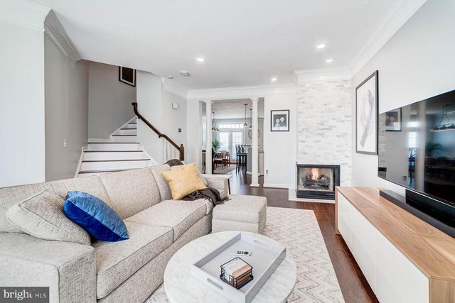 947 HARRISON CIR, Alexandria, VA 22304