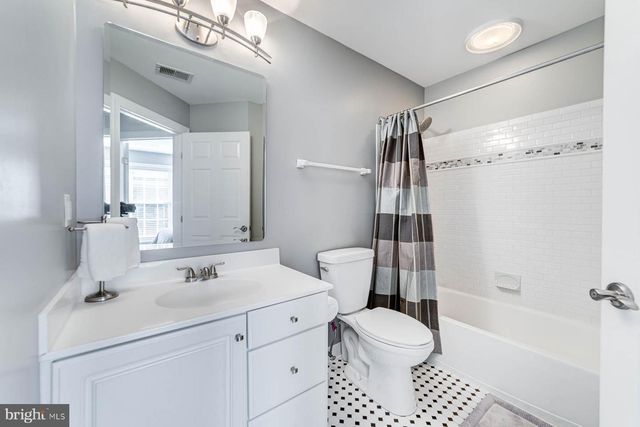 947 HARRISON CIR, Alexandria, VA 22304