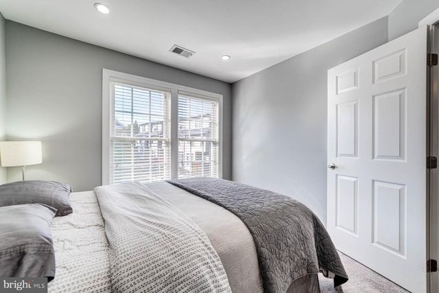 947 HARRISON CIR, Alexandria, VA 22304