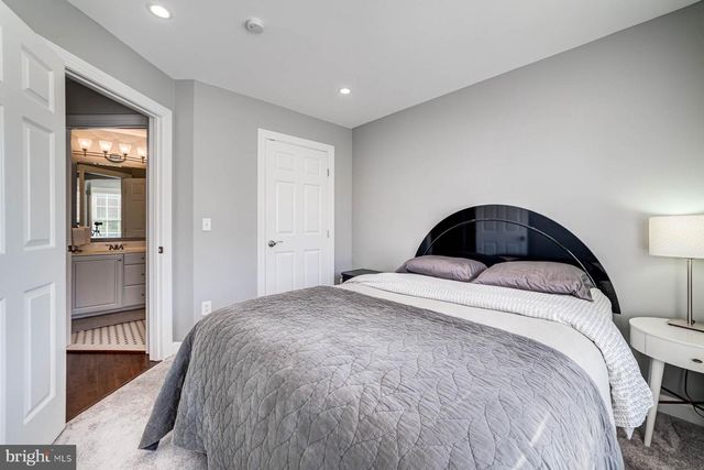 947 HARRISON CIR, Alexandria, VA 22304