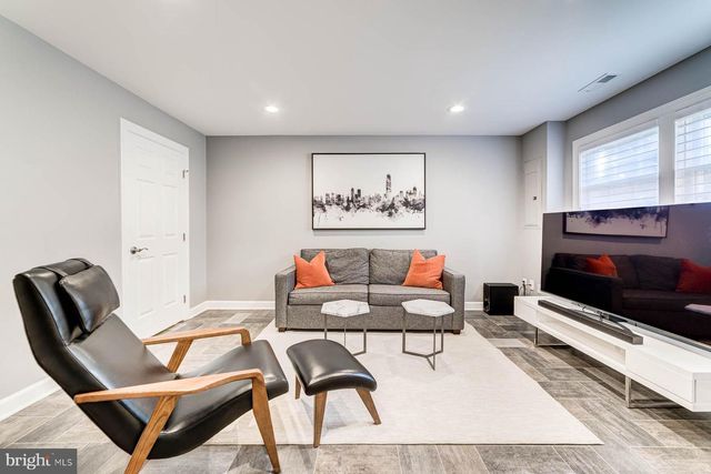 947 HARRISON CIR, Alexandria, VA 22304