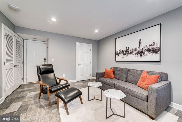 947 HARRISON CIR, Alexandria, VA 22304