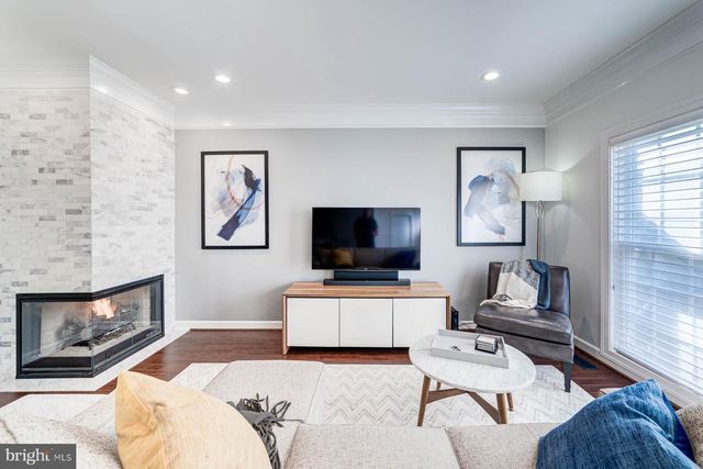 947 HARRISON CIR, Alexandria, VA 22304