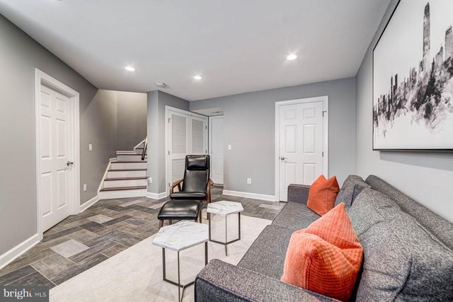 947 HARRISON CIR, Alexandria, VA 22304