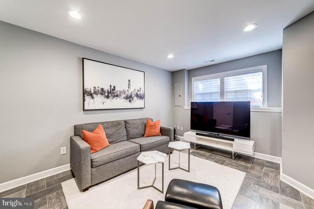 947 HARRISON CIR, Alexandria, VA 22304