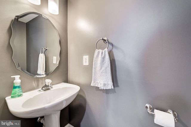 947 HARRISON CIR, Alexandria, VA 22304