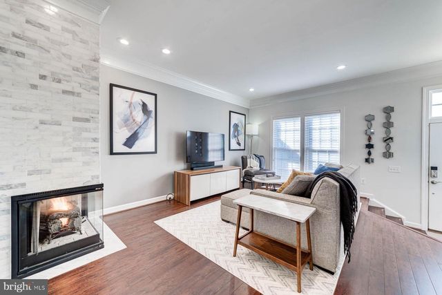 947 HARRISON CIR, Alexandria, VA 22304