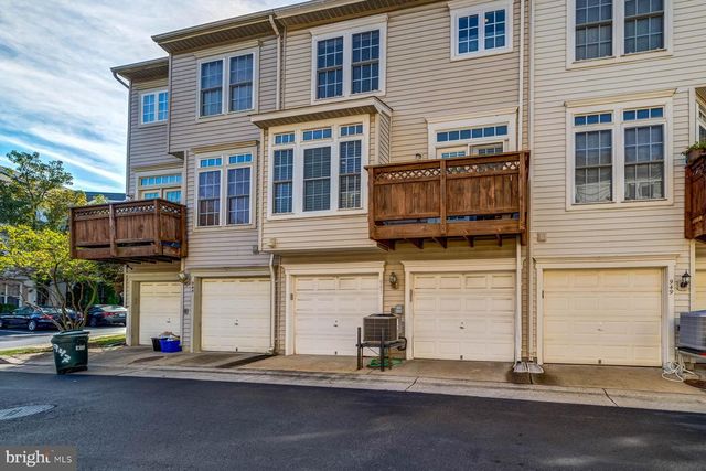 947 HARRISON CIR, Alexandria, VA 22304