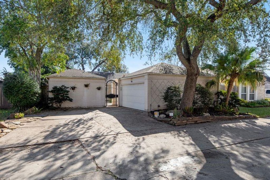 12800 Briar Forest Drive 110, Houston, TX 77077