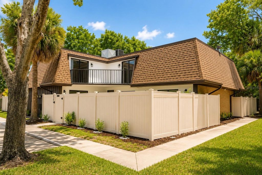 Image 2 of property listing at 4030 SHANNON BROWN DRIVE, Orlando, FL 32808