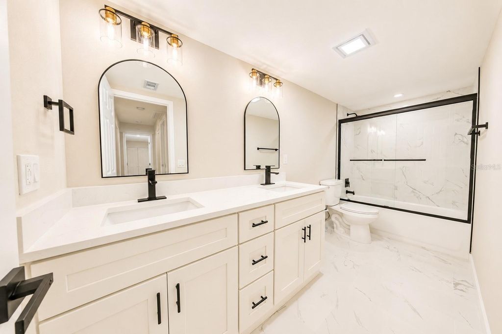 Image 12 of property listing at 4030 SHANNON BROWN DRIVE, Orlando, FL 32808