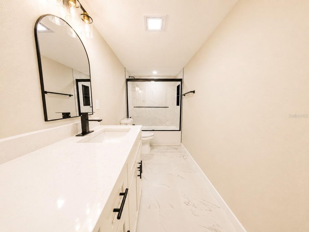 Image 13 of property listing at 4030 SHANNON BROWN DRIVE, Orlando, FL 32808