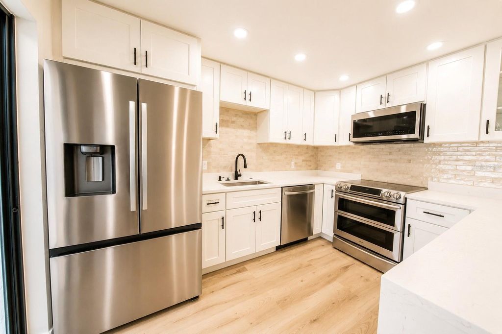 Image 4 of property listing at 4030 SHANNON BROWN DRIVE, Orlando, FL 32808