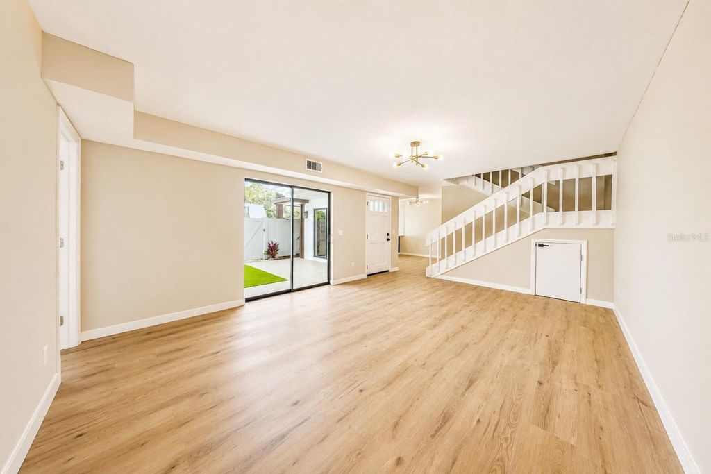Image 5 of property listing at 4030 SHANNON BROWN DRIVE, Orlando, FL 32808