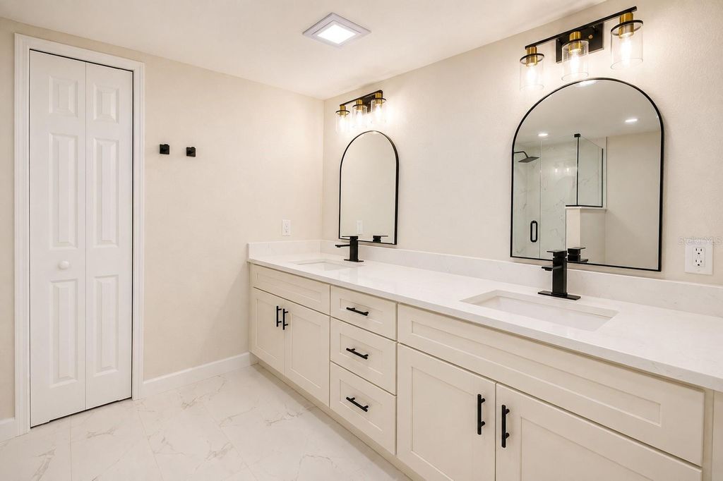 Image 10 of property listing at 4030 SHANNON BROWN DRIVE, Orlando, FL 32808