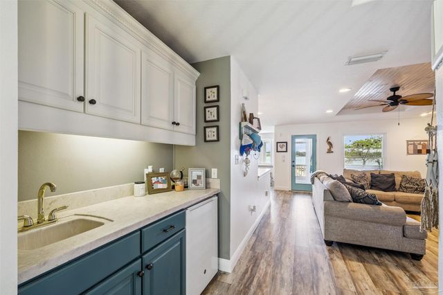 7121 Wells Ave, Navarre, FL 32566