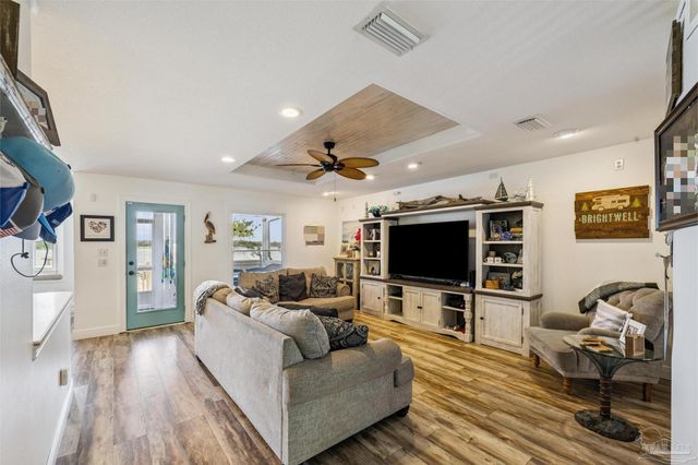 7121 Wells Ave, Navarre, FL 32566