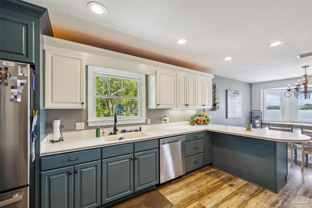 7121 Wells Ave, Navarre, FL 32566