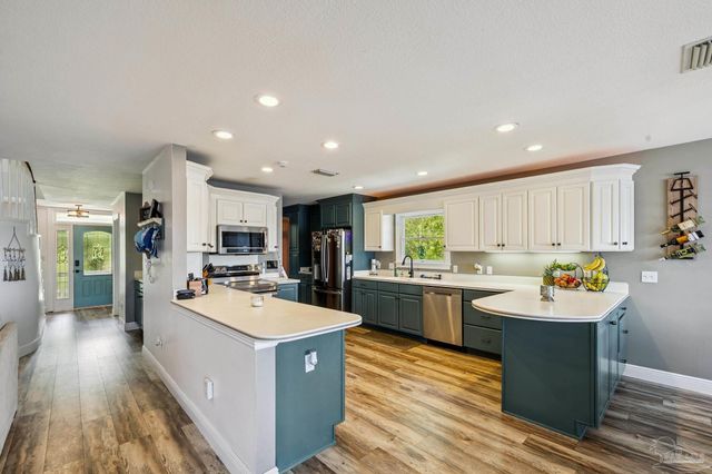 7121 Wells Ave, Navarre, FL 32566