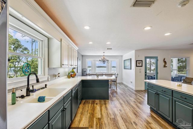 7121 Wells Ave, Navarre, FL 32566