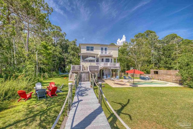 7121 Wells Ave, Navarre, FL 32566