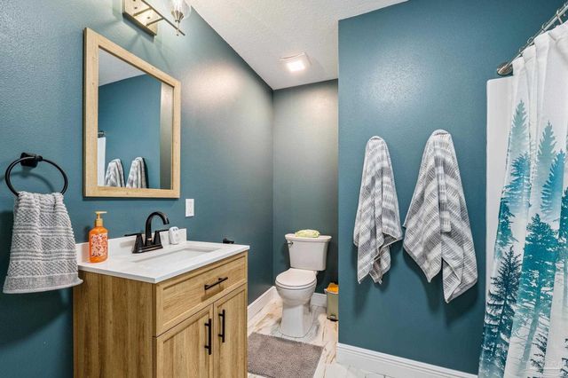 7121 Wells Ave, Navarre, FL 32566