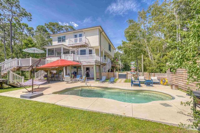 7121 Wells Ave, Navarre, FL 32566