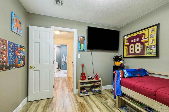 7121 Wells Ave, Navarre, FL 32566