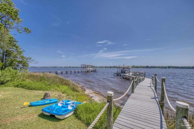 7121 Wells Ave, Navarre, FL 32566