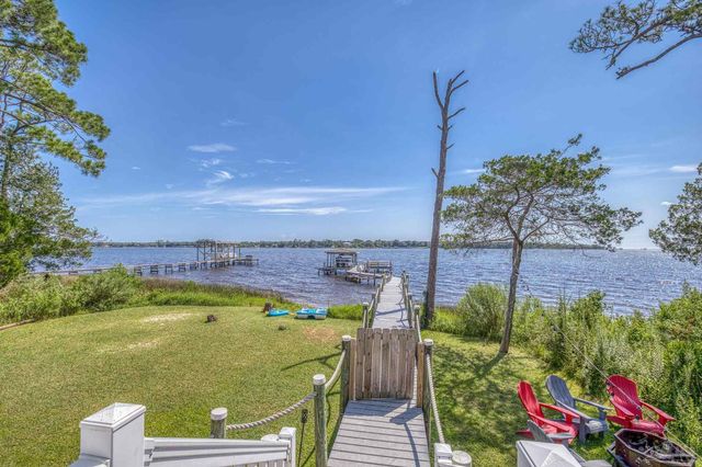 7121 Wells Ave, Navarre, FL 32566