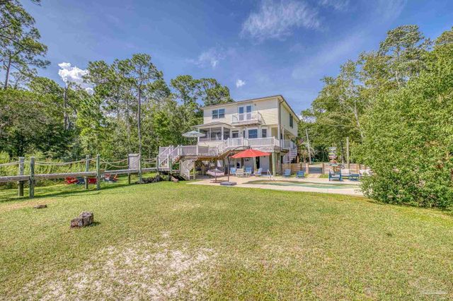 7121 Wells Ave, Navarre, FL 32566