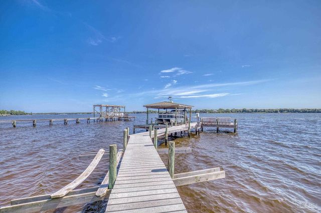 7121 Wells Ave, Navarre, FL 32566