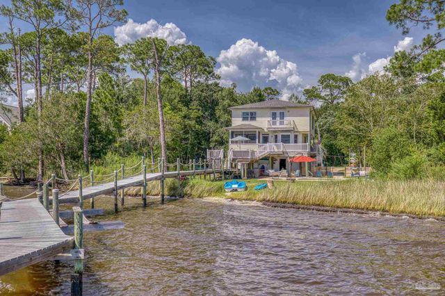 7121 Wells Ave, Navarre, FL 32566