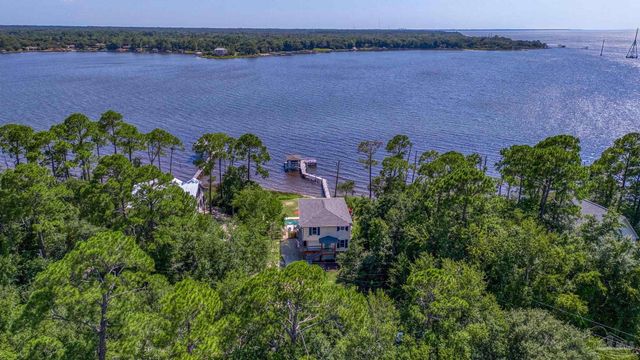 7121 Wells Ave, Navarre, FL 32566