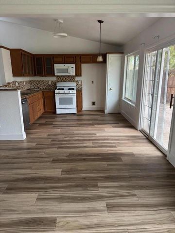 1429 Pintail Circle, Los Banos, CA 93635