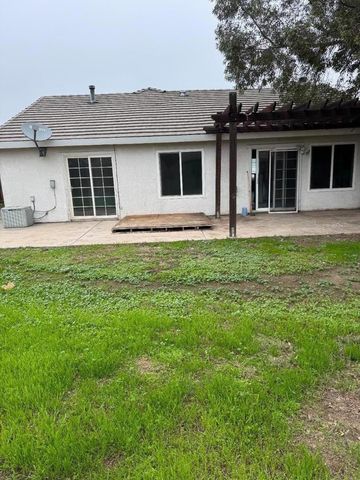 1429 Pintail Circle, Los Banos, CA 93635