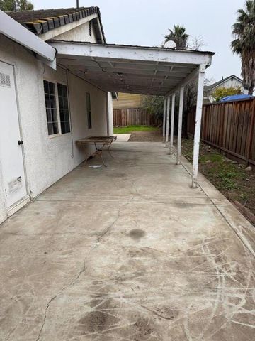 1429 Pintail Circle, Los Banos, CA 93635