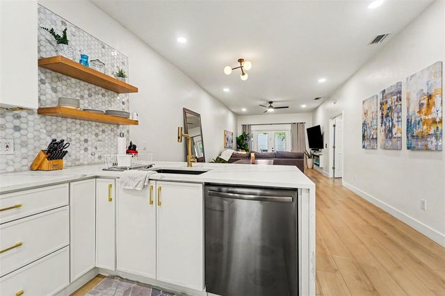 2511 W TEXAS AVENUE B, Tampa, FL 33629