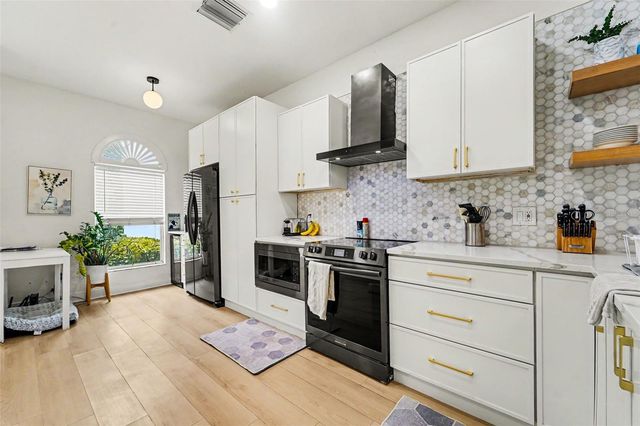 2511 W TEXAS AVENUE B, Tampa, FL 33629