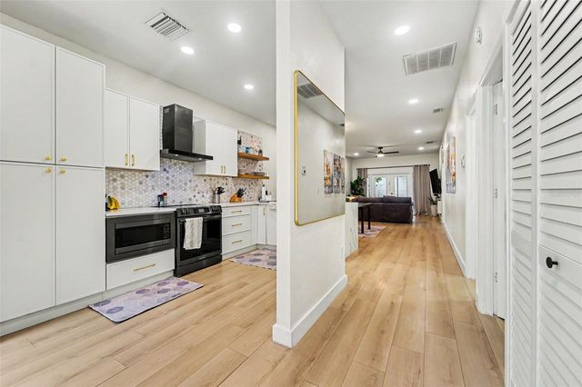 2511 W TEXAS AVENUE B, Tampa, FL 33629