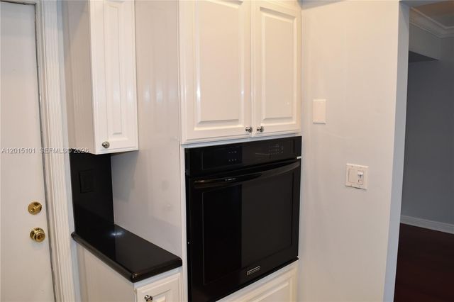 1881 Middle River Dr 402, Fort Lauderdale, FL 33305