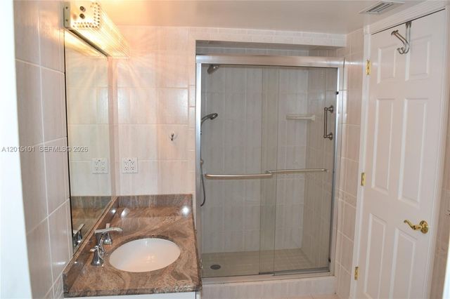 1881 Middle River Dr 402, Fort Lauderdale, FL 33305