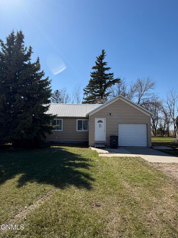 413 Main Street, Crosby, ND 58730