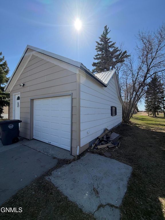 413 Main Street, Crosby, ND 58730 photo 14