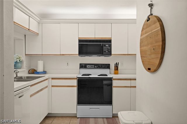 1140 Sarah Jean CIR C206, Naples, FL 34110