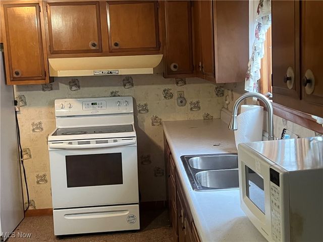 7296 Poore Road, Conneaut, OH 44030