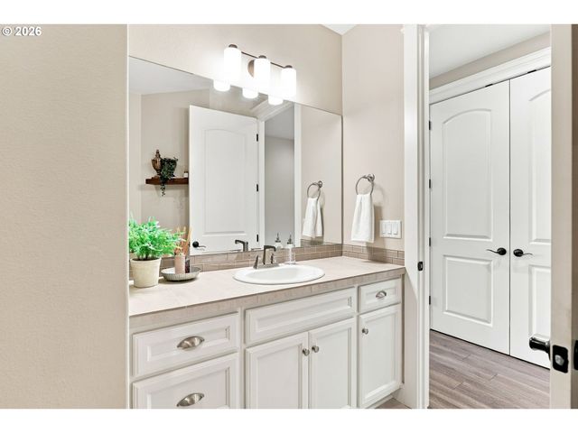 11900 Ne 58TH Ave, Vancouver, WA 98686