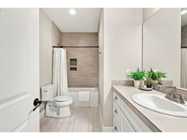 11900 Ne 58TH Ave, Vancouver, WA 98686