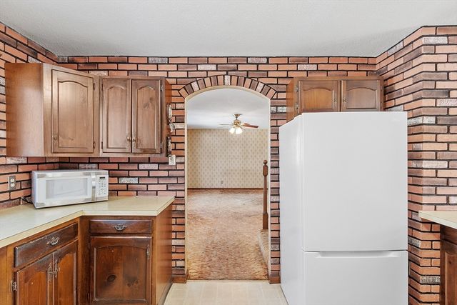 318 Lovewell St, Gardner, MA 01440